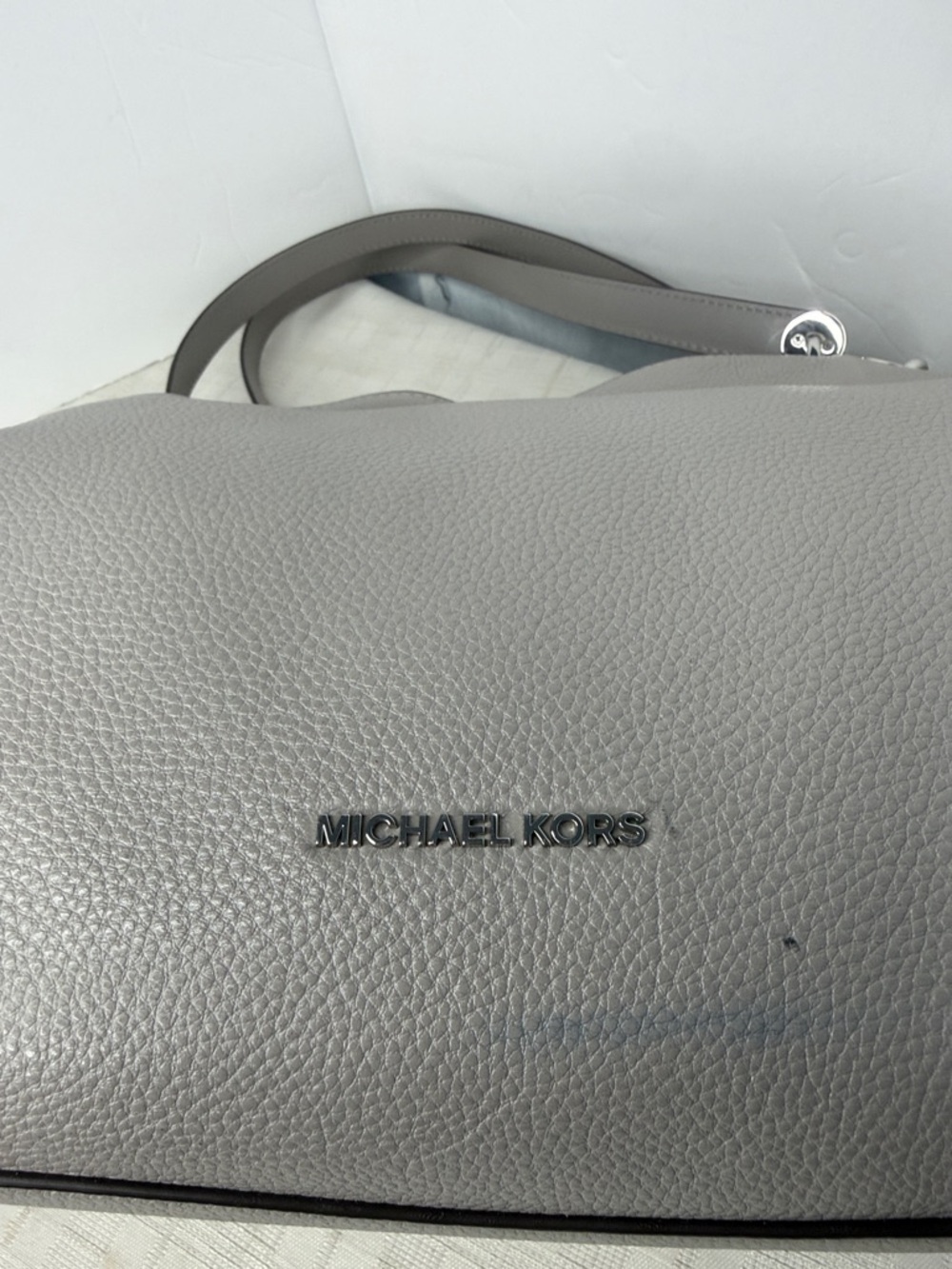 Michael Kors Raven Large Pebbled Leather Tote, Pearl Grey Bag /Wallet set. - Picture 6 of 15